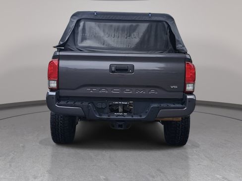 Used 2017 Toyota Tacoma TRD Sport w/ Premium & Technology Package AWD/4WD image 6
