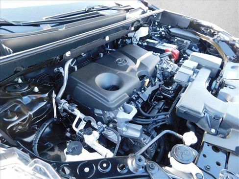 Used 2025 Toyota RAV4 XLE FWD image 29