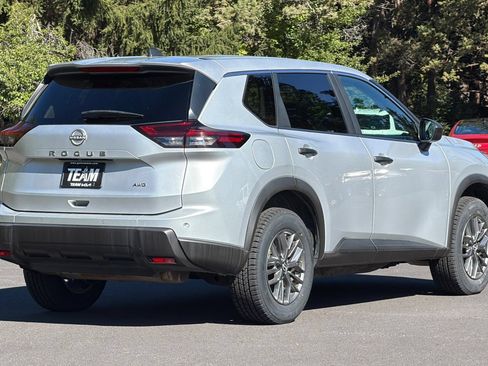 Used 2024 Nissan Rogue S AWD/4WD image 4