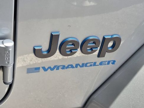 Used 2024 Jeep Wrangler Unlimited w/ Convenience Group AWD/4WD image 12