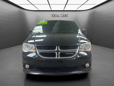 Used 2019 Dodge Grand Caravan SXT FWD image 2