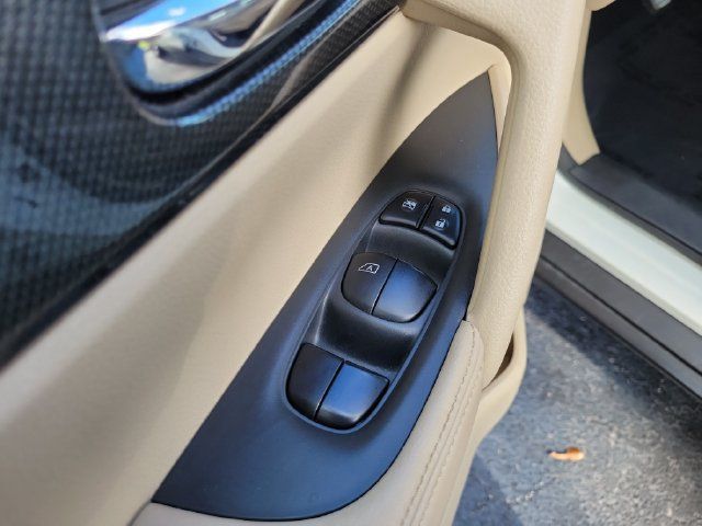 Used 2016 Nissan Rogue SL FWD image 17