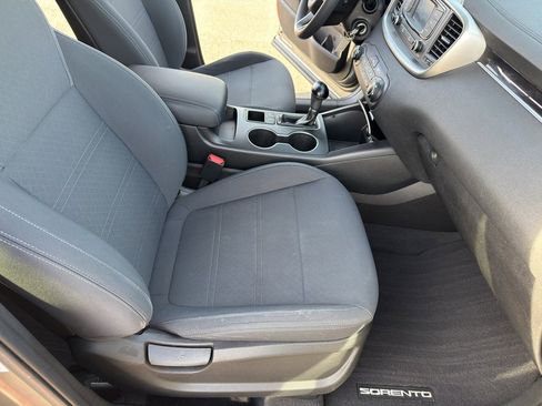 Used 2018 Kia Sorento L image 25