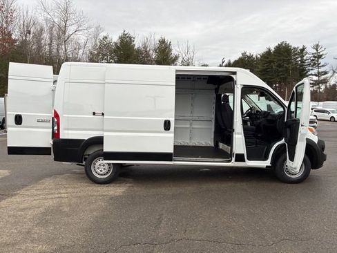 Used 2025 RAM ProMaster 2500 w/ Convenience Group FWD image 10