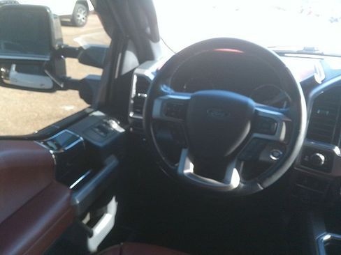 Used 2022 Ford F250 Platinum image 9