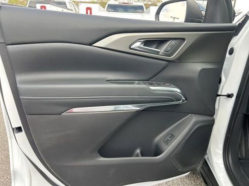 New 2026 Chevrolet Traverse LT w/ Sun and Wheel Package FWD image 11