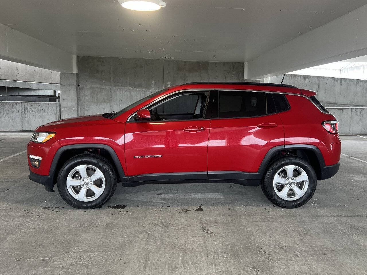 Used 2018 Jeep Compass Latitude AWD/4WD image 12