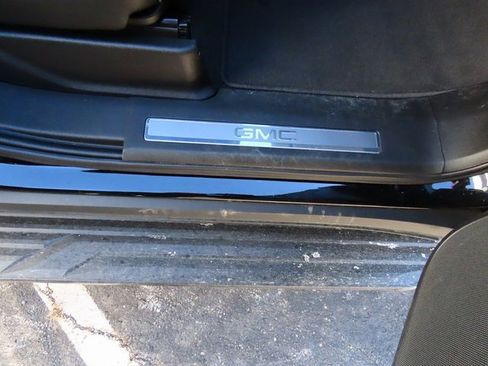 Used 2023 GMC Yukon SLT image 8