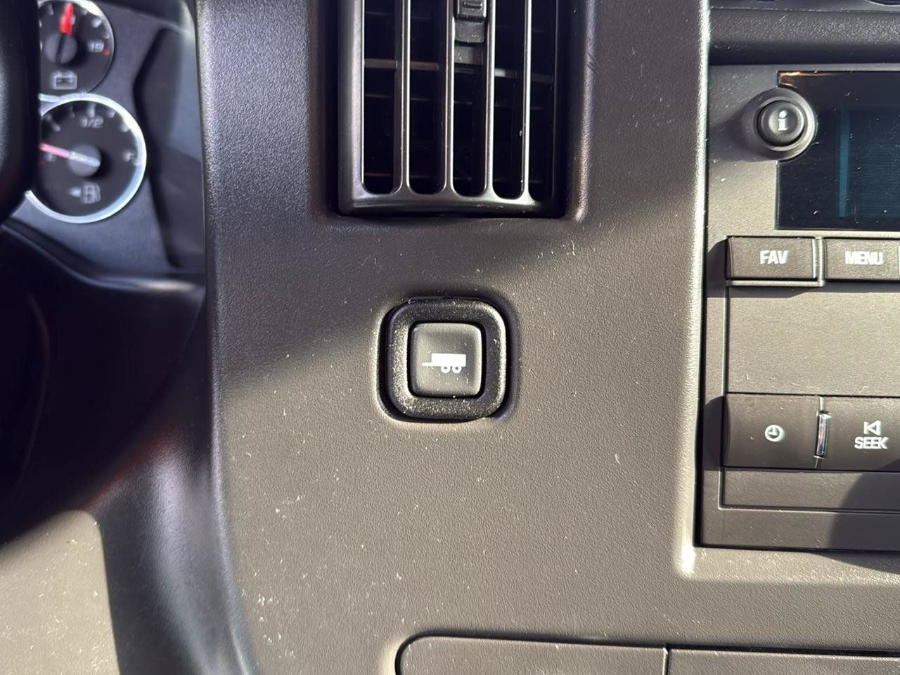 Used 2025 Chevrolet Express 2500 w/ Driver Convenience Package RWD image 15