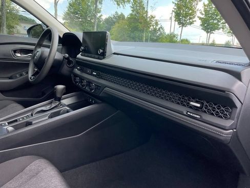 Used 2025 Honda Accord SE image 24