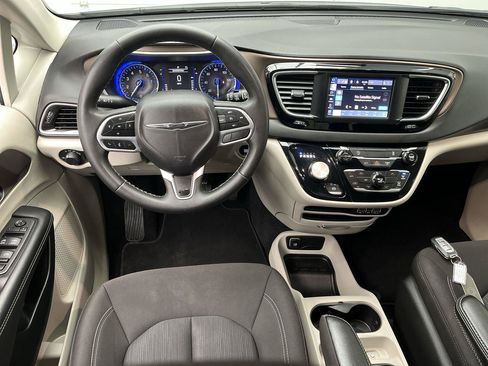 Used 2024 Chrysler Voyager LX FWD image 13