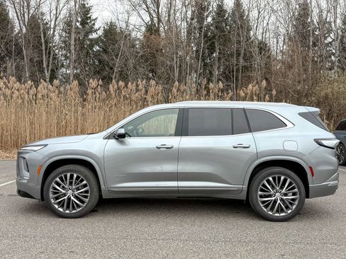 Used 2025 Buick Enclave Avenir w/ LPO, Floor Liner Package image 8