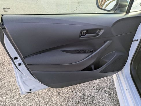 Used 2025 Toyota Corolla LE image 12