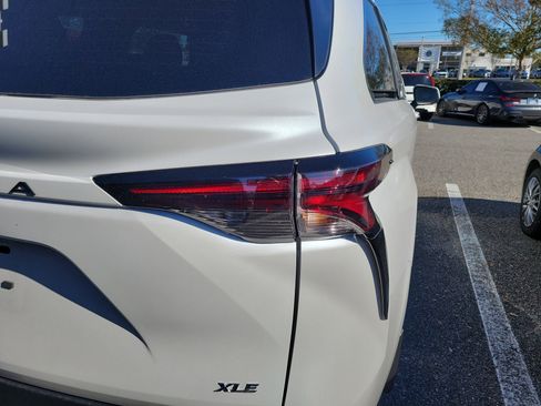 Used 2025 Toyota Sienna XLE image 14