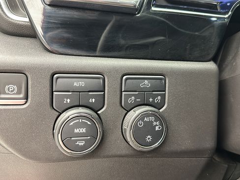Used 2024 Chevrolet Silverado 1500 LT AWD/4WD image 25
