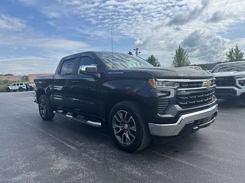 Used 2023 Chevrolet Silverado 1500 LT AWD/4WD image 11