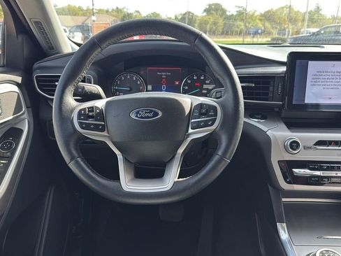 Used 2022 Ford Explorer XLT w/ Equipment Group 202A image 17
