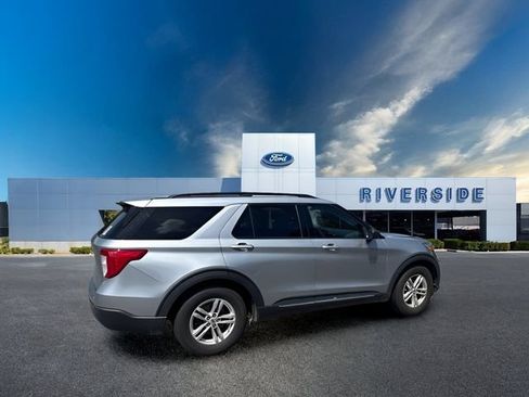 Used 2023 Ford Explorer XLT w/ Equipment Group 202A RWD image 3