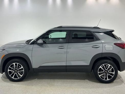 Used 2025 Chevrolet TrailBlazer LT AWD/4WD image 2