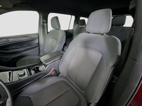 Used 2024 Jeep Grand Cherokee L Laredo RWD image 11
