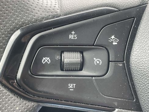 Used 2025 Chevrolet Trax LT FWD image 21