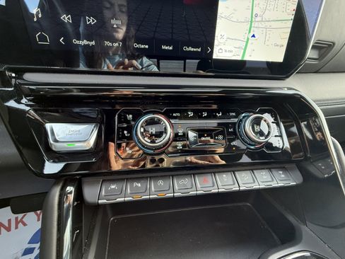 Used 2023 GMC Sierra 1500 AT4X w/ AT4X AEV Edition image 19