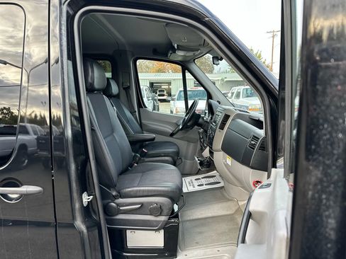 Used 2014 Mercedes-Benz Sprinter 2500 image 22