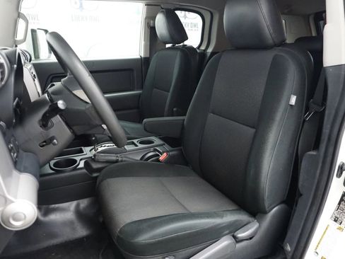 Used 2010 Toyota FJ Cruiser image 11