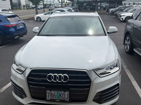 Used 2018 Audi Q3 2.0T Premium w/ Convenience Package AWD/4WD image 2