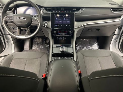 Used 2023 Jeep Grand Cherokee L Laredo image 42