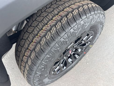 New 2026 GMC Canyon Elevation w/ Convenience Package image 8