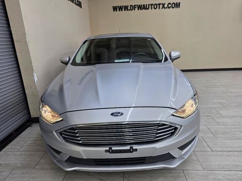 Used 2018 Ford Fusion SE FWD image 3