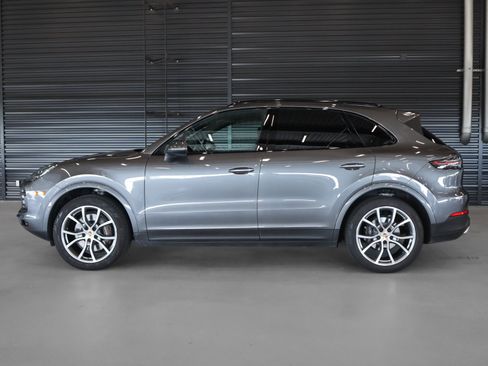 Certified 2023 Porsche Cayenne AWD/4WD image 2
