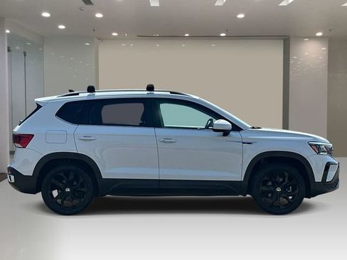 Used 2023 Volkswagen Taos SE w/ Black Wheel Package AWD/4WD image 5