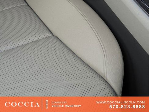 New 2026 Lincoln Aviator AWD image 16