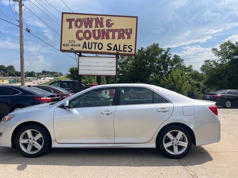 Used 2012 Toyota Camry SE FWD image 4