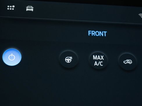 Used 2024 Ford Edge Titanium image 3