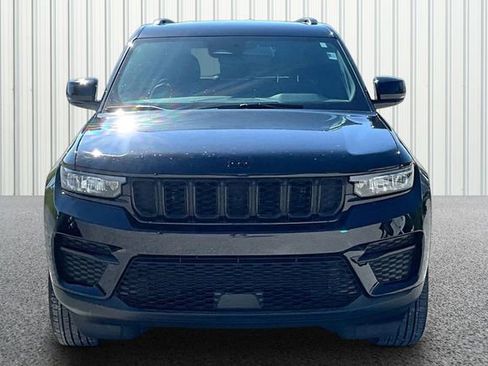 Used 2024 Jeep Grand Cherokee Altitude AWD/4WD image 3