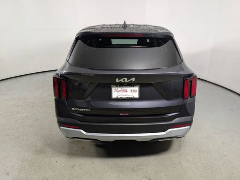 Used 2025 Kia Sorento LX image 6