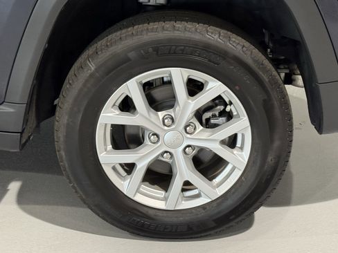 Used 2023 Jeep Grand Cherokee Limited image 43