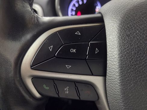 Used 2020 Jeep Grand Cherokee Altitude RWD image 18