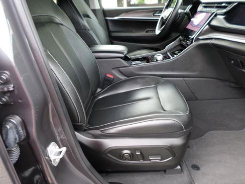 Used 2022 Jeep Grand Cherokee L Limited image 2