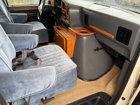 Used 1995 Ford E-350 and Econoline 350 image 14