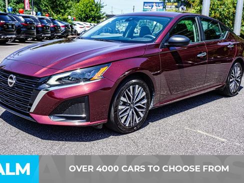 Used 2025 Nissan Altima 2.5 SV FWD image 2