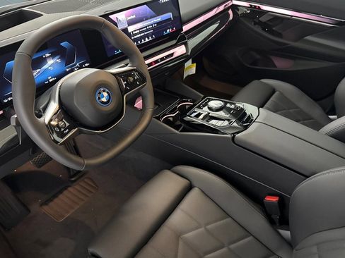 Used 2026 BMW i5 eDrive40 w/ Premium Package image 4