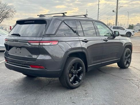 Used 2023 Jeep Grand Cherokee Altitude image 5