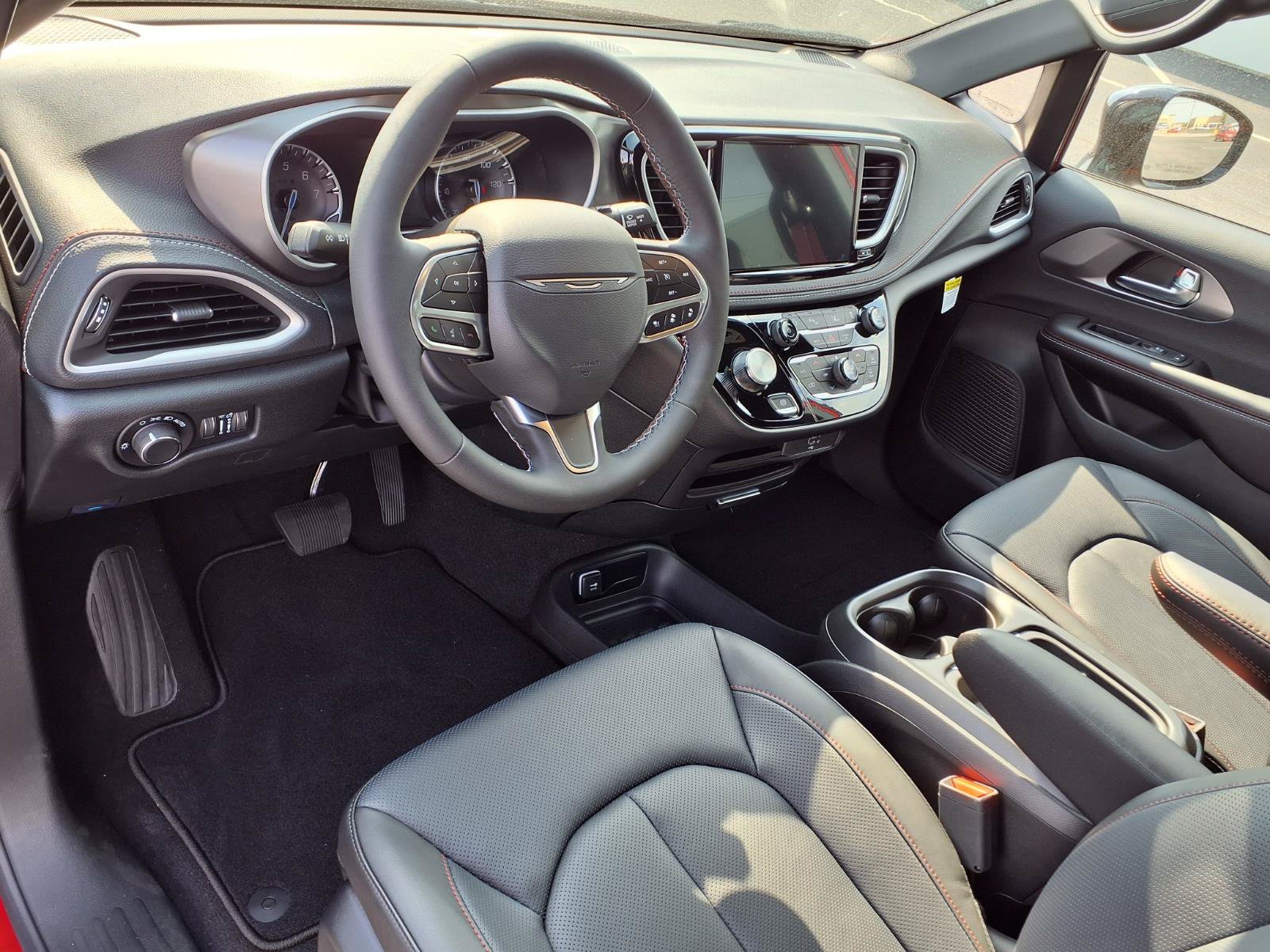 New 2027 Chrysler Pacifica Select FWD image 18