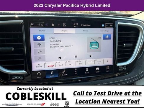 Used 2023 Chrysler Pacifica Limited FWD image 19