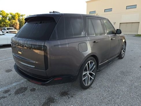 Used 2024 Land Rover Range Rover SE image 5