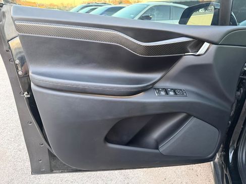 Used 2018 Tesla Model X 75D image 14